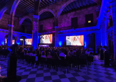 casa llotja room with people